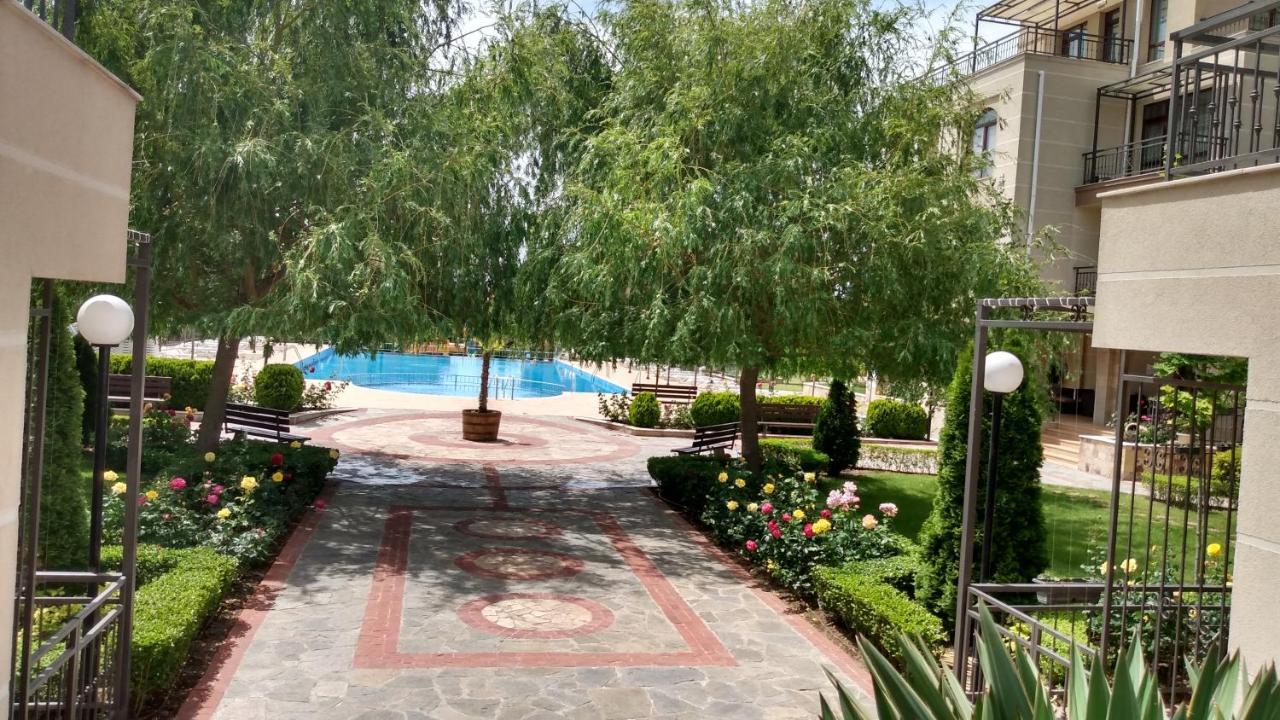 Aparthotel Sorrento Sole Mare Sveti Vlas Esterno foto