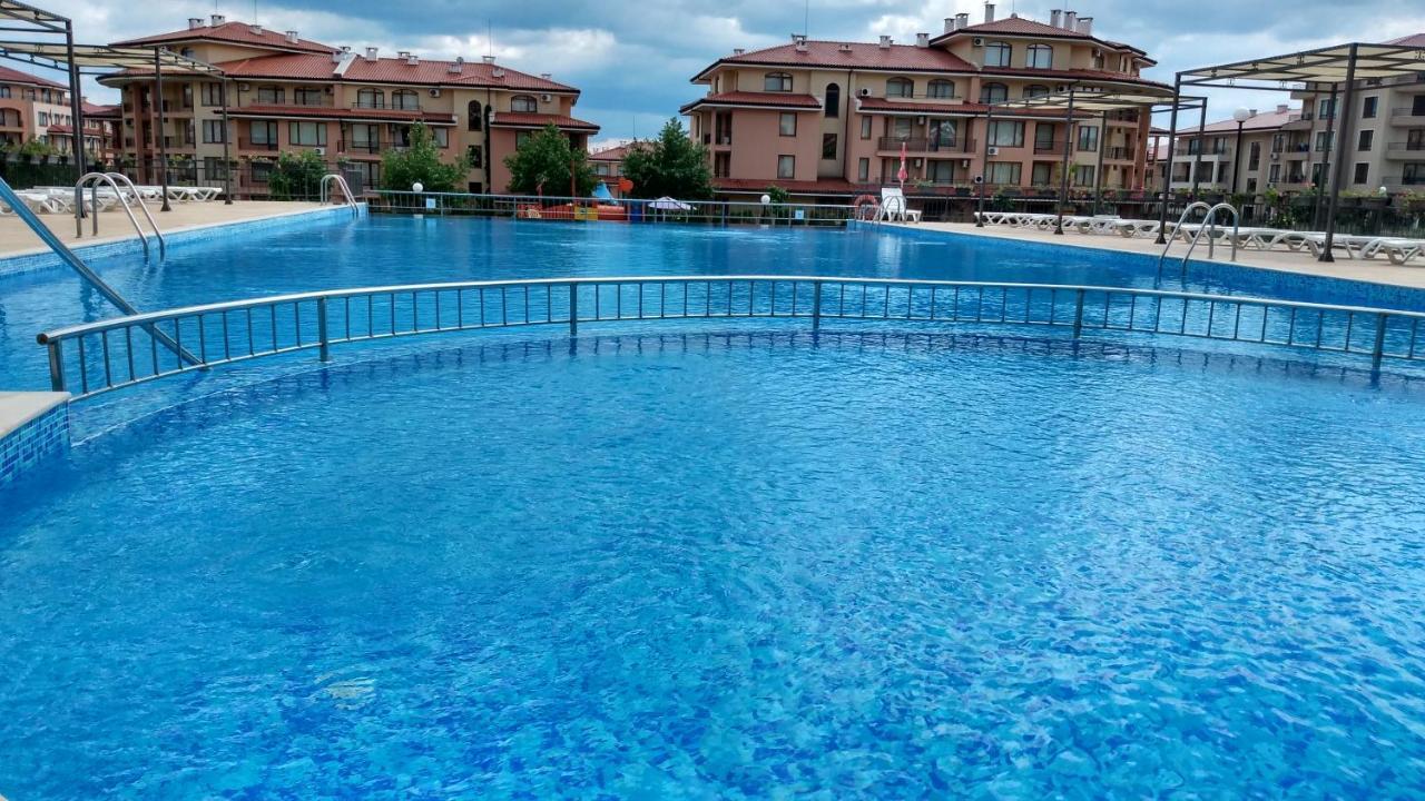 Aparthotel Sorrento Sole Mare Sveti Vlas Esterno foto