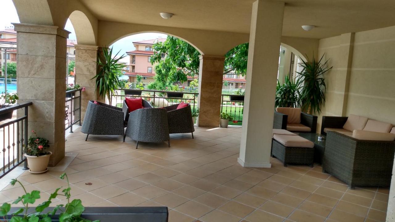 Aparthotel Sorrento Sole Mare Sveti Vlas Esterno foto