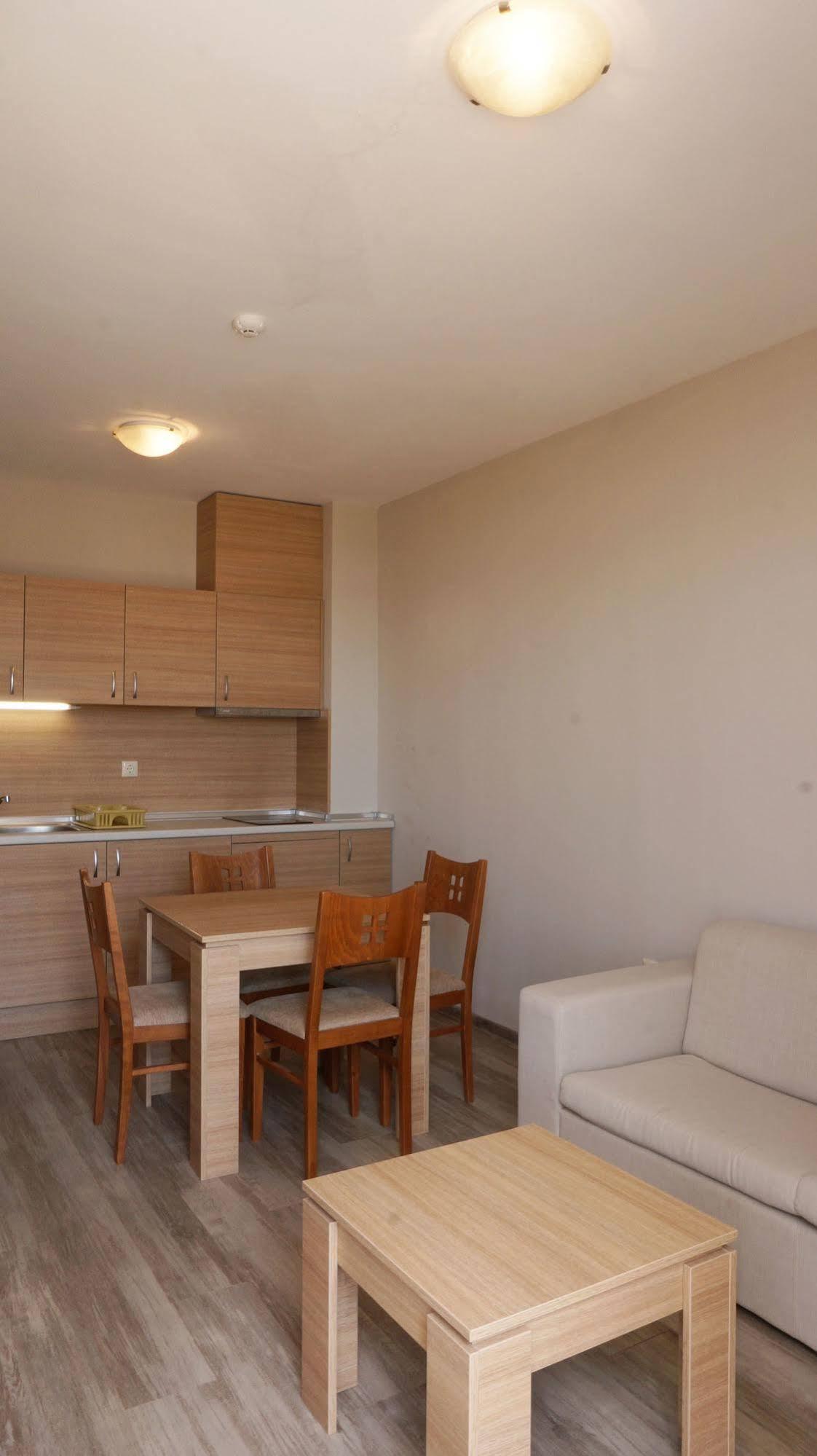 Aparthotel Sorrento Sole Mare Sveti Vlas Esterno foto