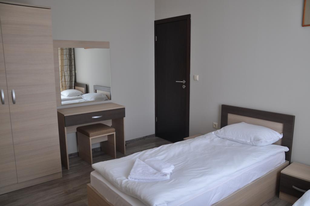 Aparthotel Sorrento Sole Mare Sveti Vlas Esterno foto