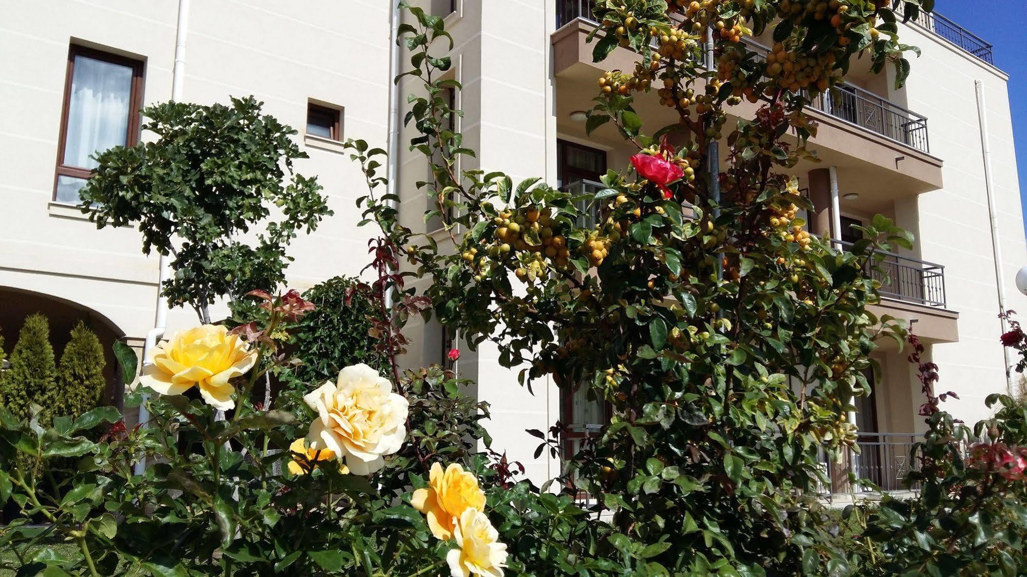 Aparthotel Sorrento Sole Mare Sveti Vlas Esterno foto