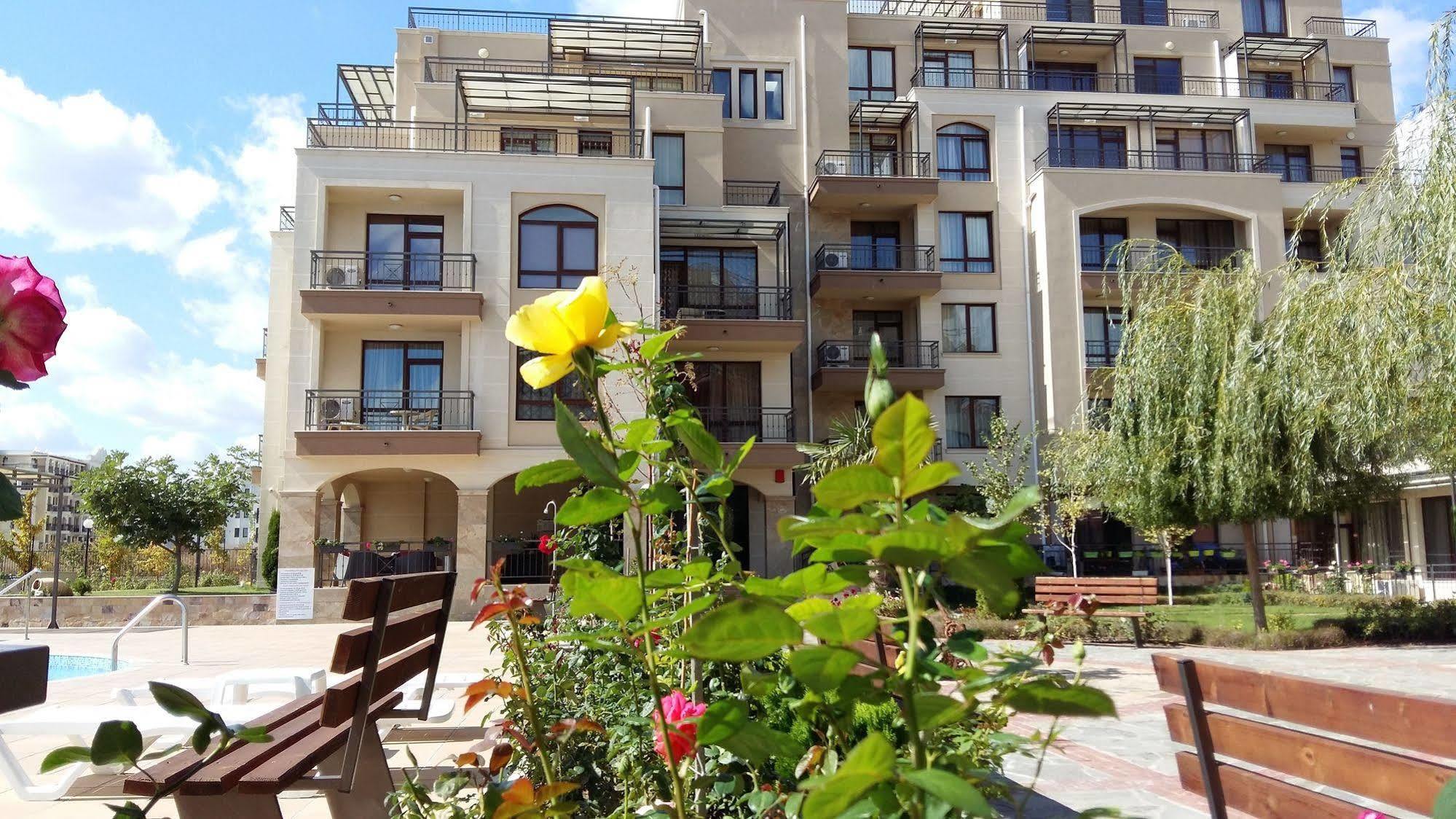Aparthotel Sorrento Sole Mare Sveti Vlas Esterno foto