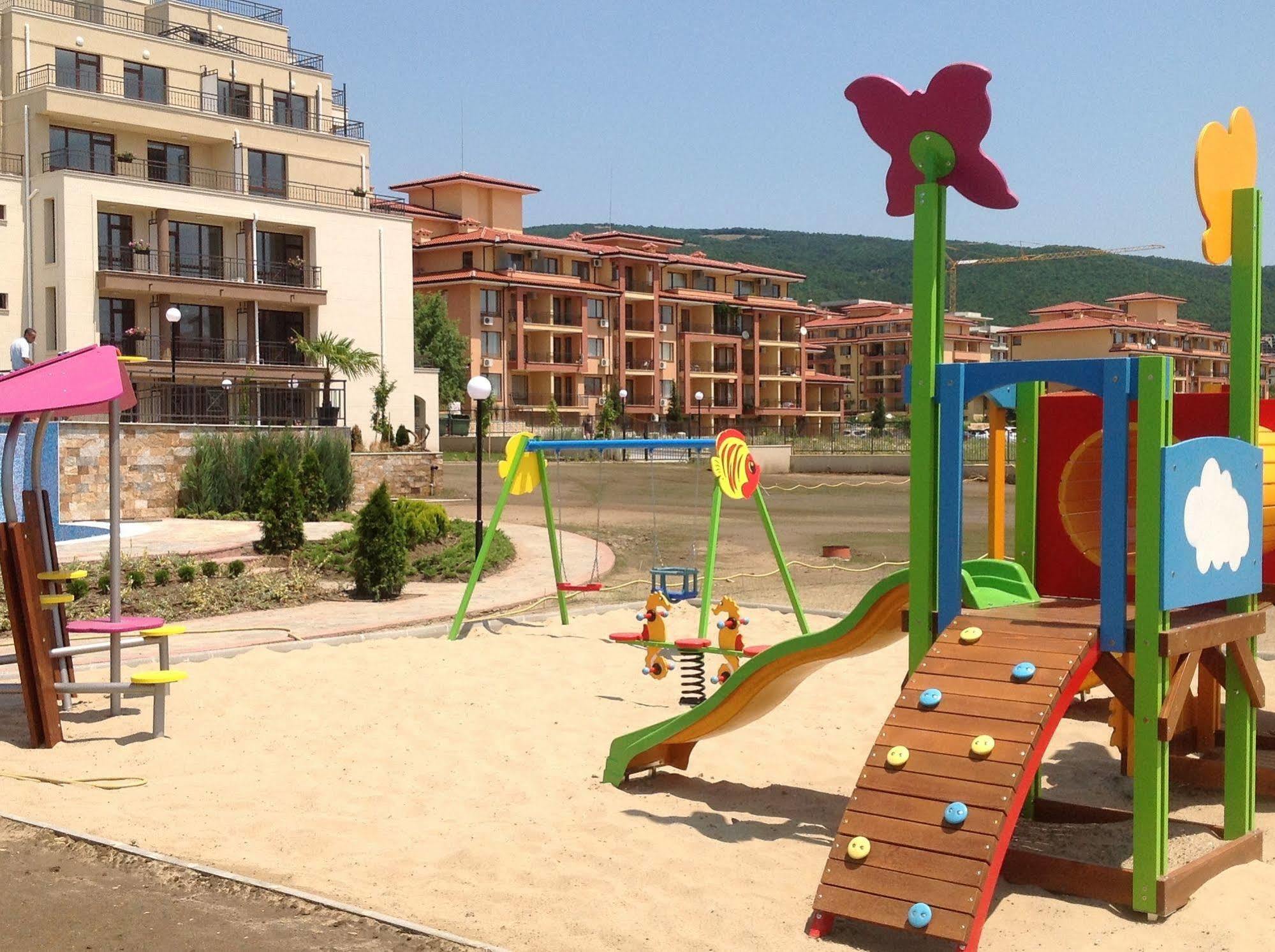 Aparthotel Sorrento Sole Mare Sveti Vlas Esterno foto