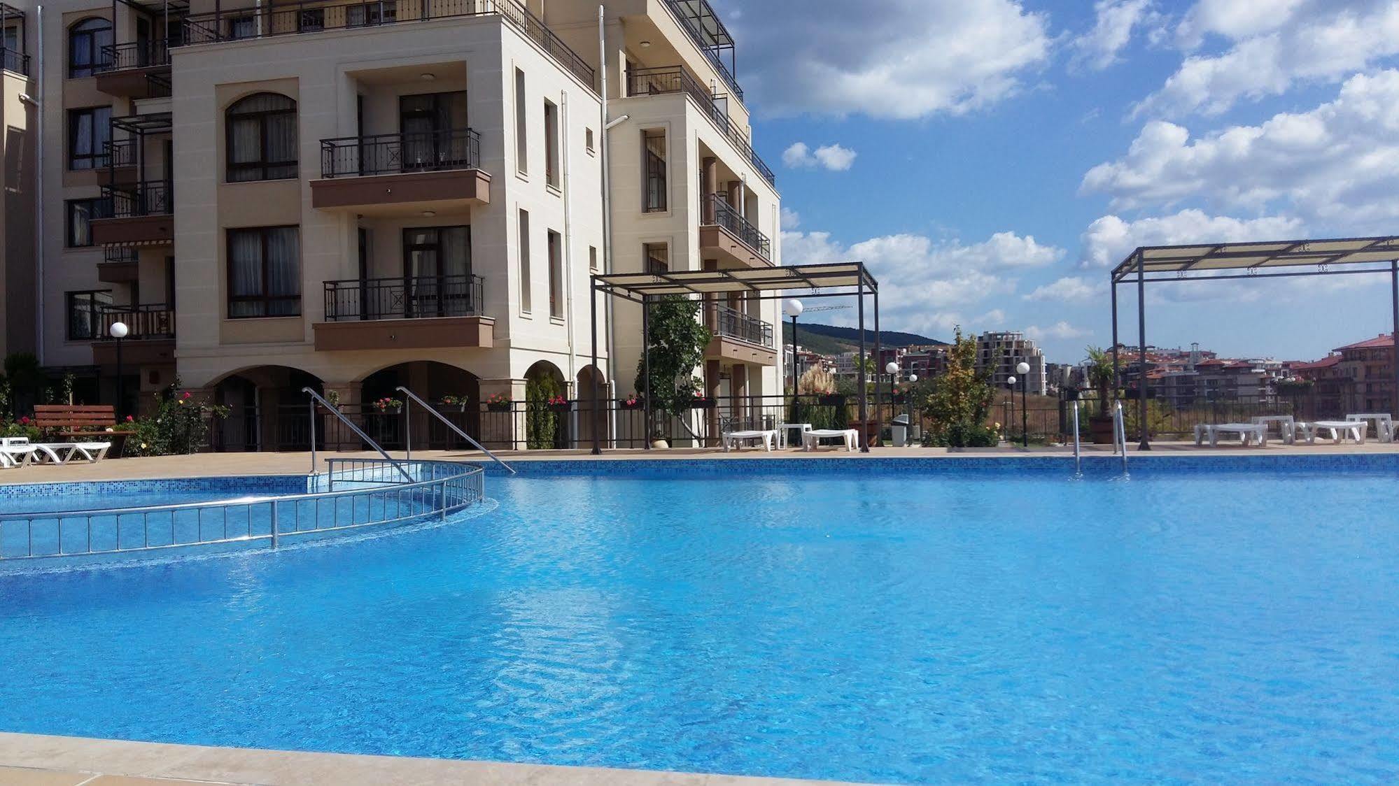 Aparthotel Sorrento Sole Mare Sveti Vlas Esterno foto