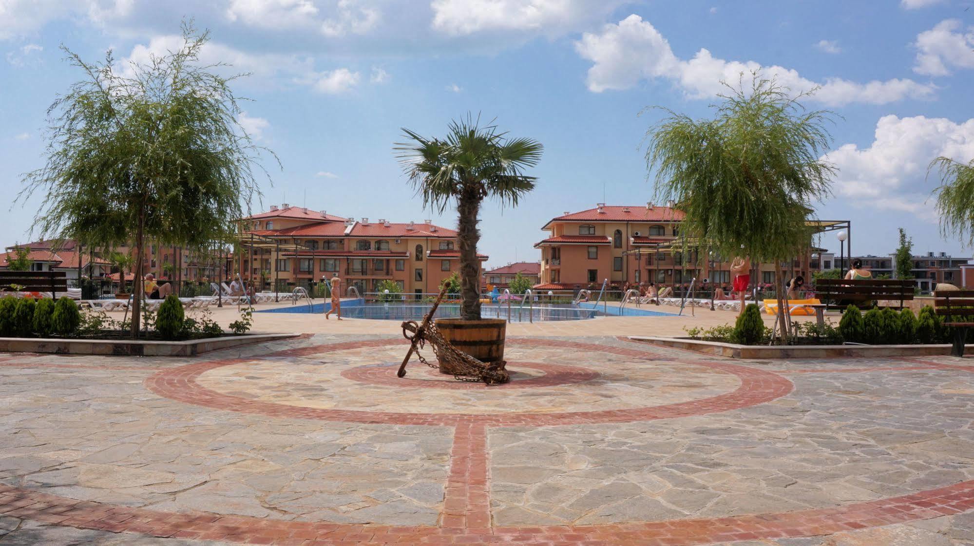 Aparthotel Sorrento Sole Mare Sveti Vlas Esterno foto